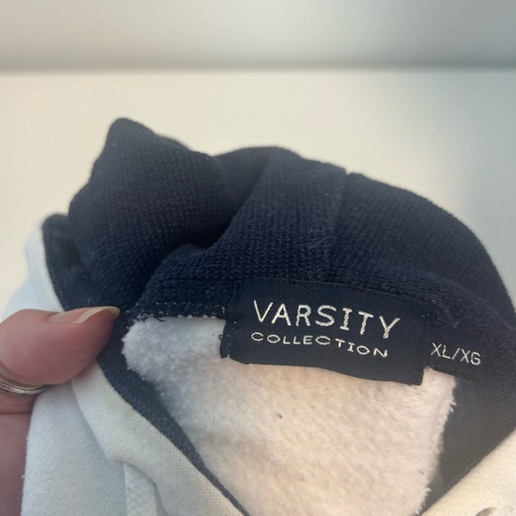 UBC Varsity Collection Hoodie XL - Picture 5 of 7